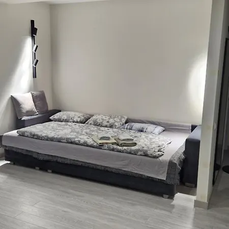 жуляны Apartment *